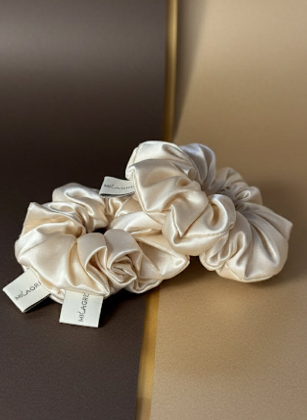 IVORY LUXE – Satijnen Scrunchies (2-pack)